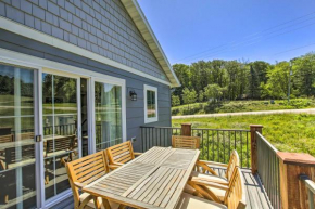 Picturesque Gem, Walk to Racetrack and Lakes!